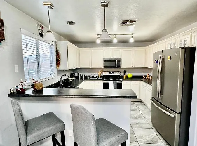 Habitación en casa particular West Phx Cozy King With Private Bathroom Inside A House *