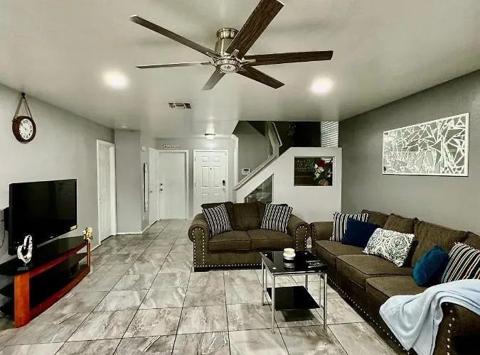 West Phx Cozy King With Private Bathroom Inside A House