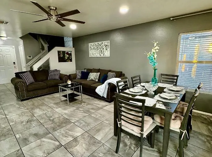 West Phx Cozy King With Private Bathroom Inside A House