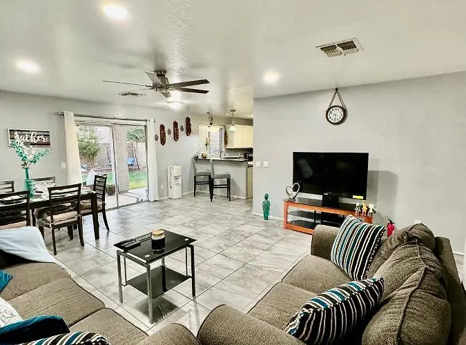 Habitación en casa particular West Phx Cozy King With Private Bathroom Inside A House