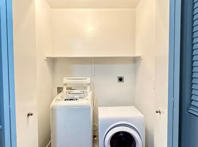West Phx Cozy King With Private Bathroom Inside A House