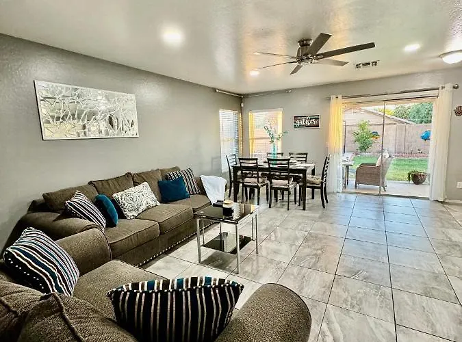 West Phx Cozy King With Private Bathroom Inside A House Habitación en casa particular *
