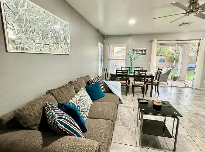 West Phx Cozy King With Private Bathroom Inside A House Habitación en casa particular Phoenix