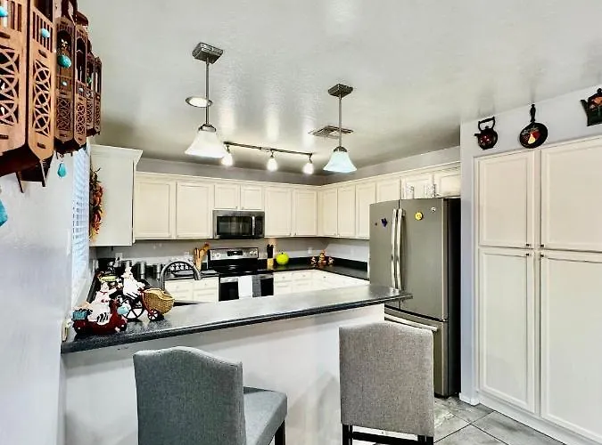 West Phx Cozy King With Private Bathroom Inside A House Phoenix