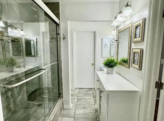Habitación en casa particular West Phx Cozy King With Private Bathroom Inside A House *
