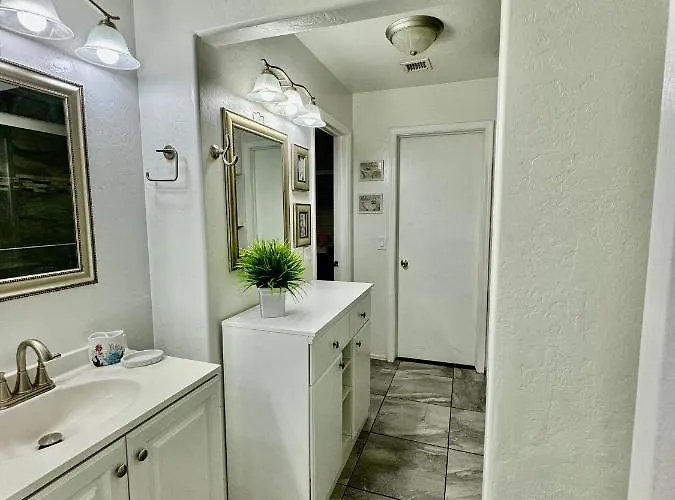 West Phx Cozy King With Private Bathroom Inside A House Habitación en casa particular Phoenix