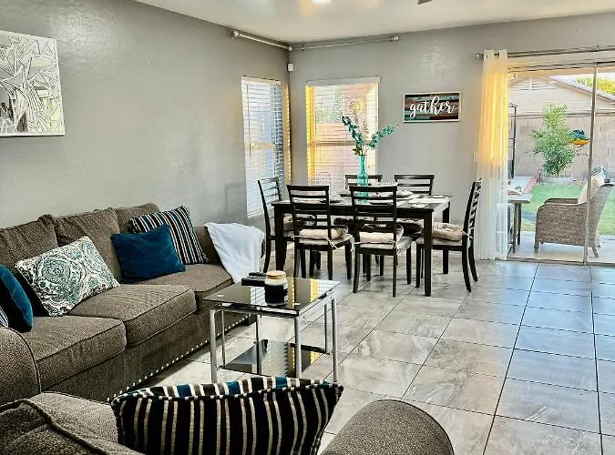 Habitación en casa particular West Phx Cozy King With Private Bathroom Inside A House