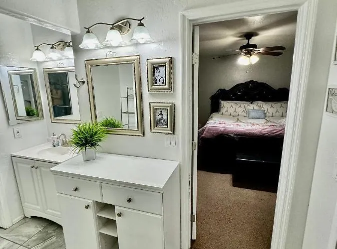 West Phx Cozy King With Private Bathroom Inside A House *