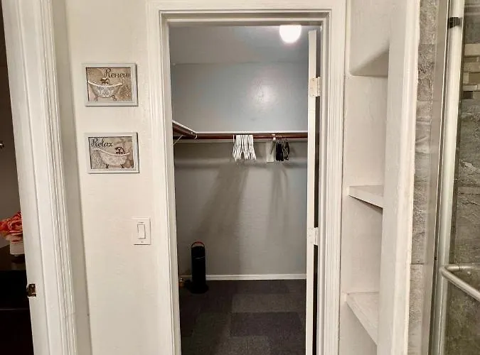 West Phx Cozy King With Private Bathroom Inside A House Habitación en casa particular
